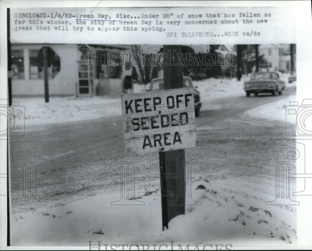 1962 Press Photo Green Bay Wisconsin Winter New Grass Will Try To Appear Spring - Historic Images