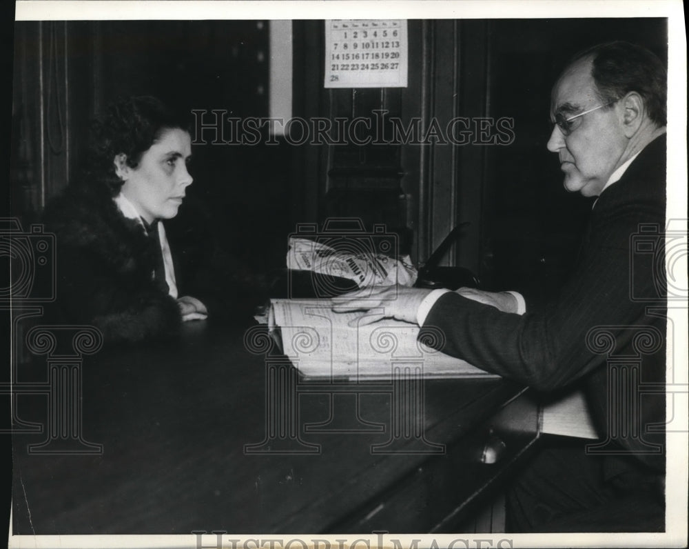 1937 Press Photo Joyce McGee and the State Commissioner Charles Thompson - Historic Images