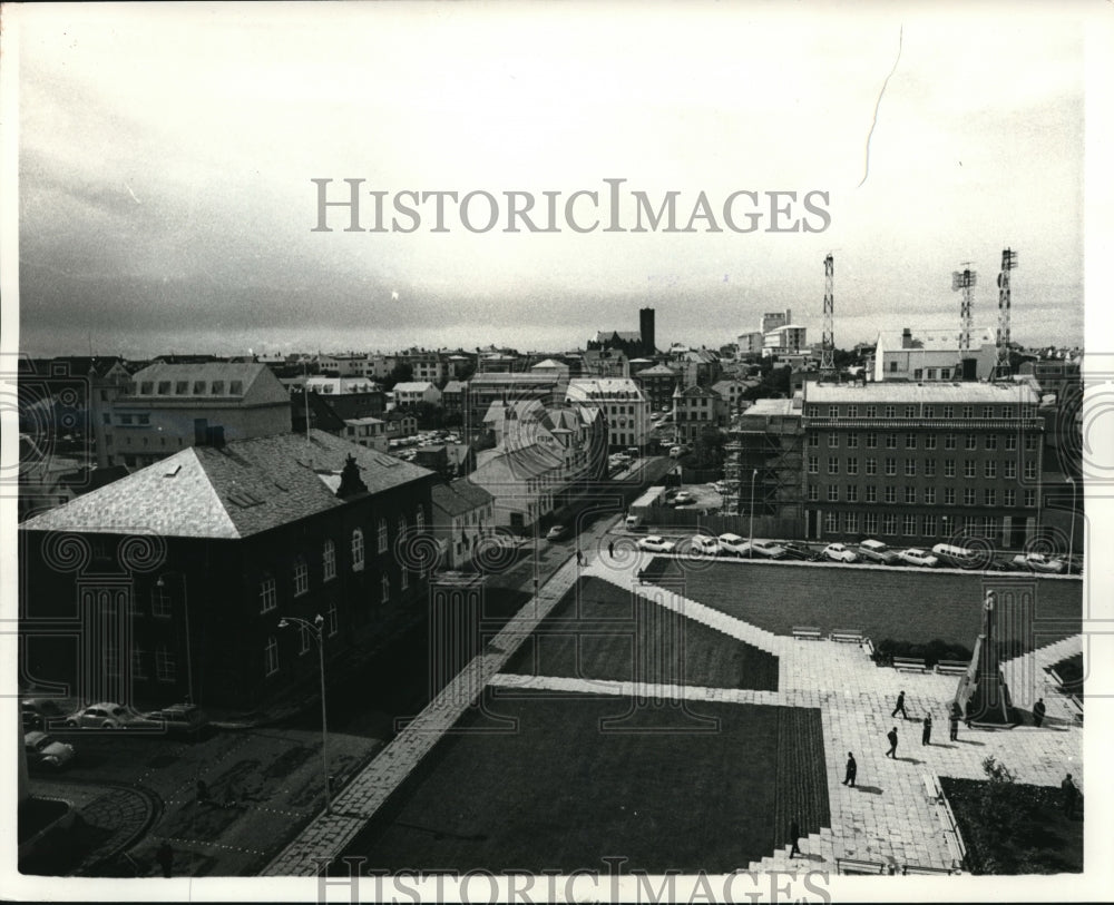 1968 Press Photo Air vie of Reykjavik Iceland  with parliament on the right - Historic Images