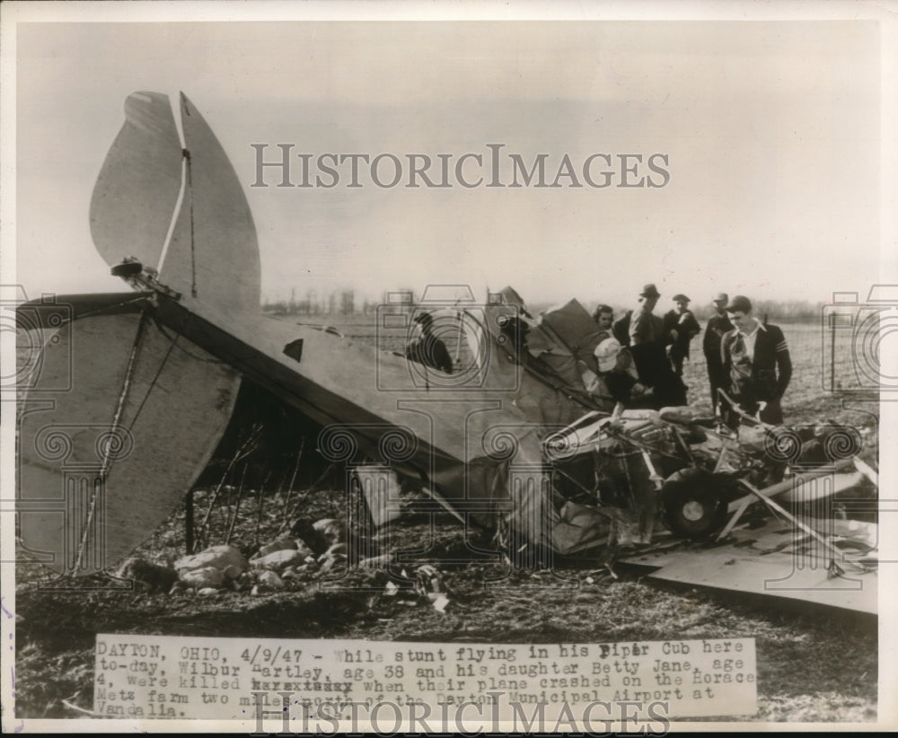 1947 Press Photo Sttunt plane crash of Wilbur Bartley at Dayton Ohio - Historic Images
