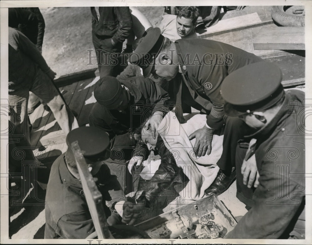 1936 Fire rescue of Henry Leonard fell in Potomac River - Historic Images