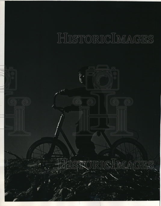 1941 Press Photo Charles Berman age 3 on bike in Brooklyn NY - Historic Images