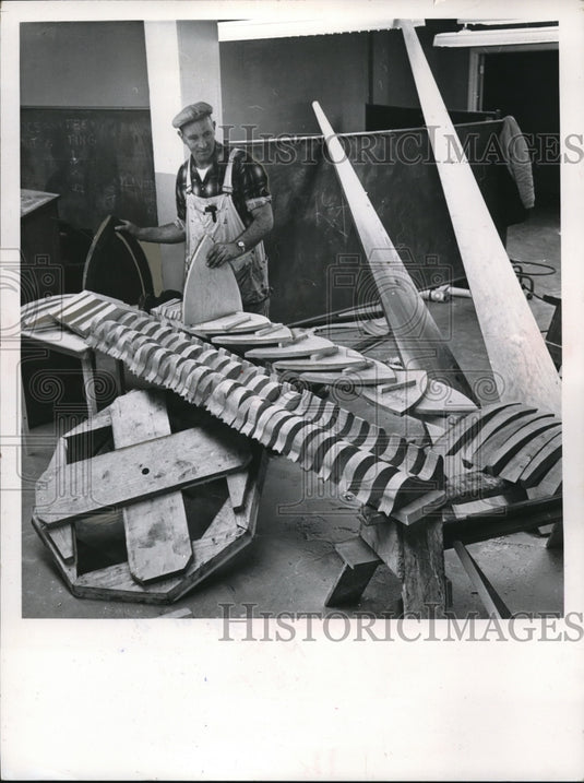 1961 Press Photo Bob Elrick on new spire of St. John's Historic Episcopal Church - Historic Images