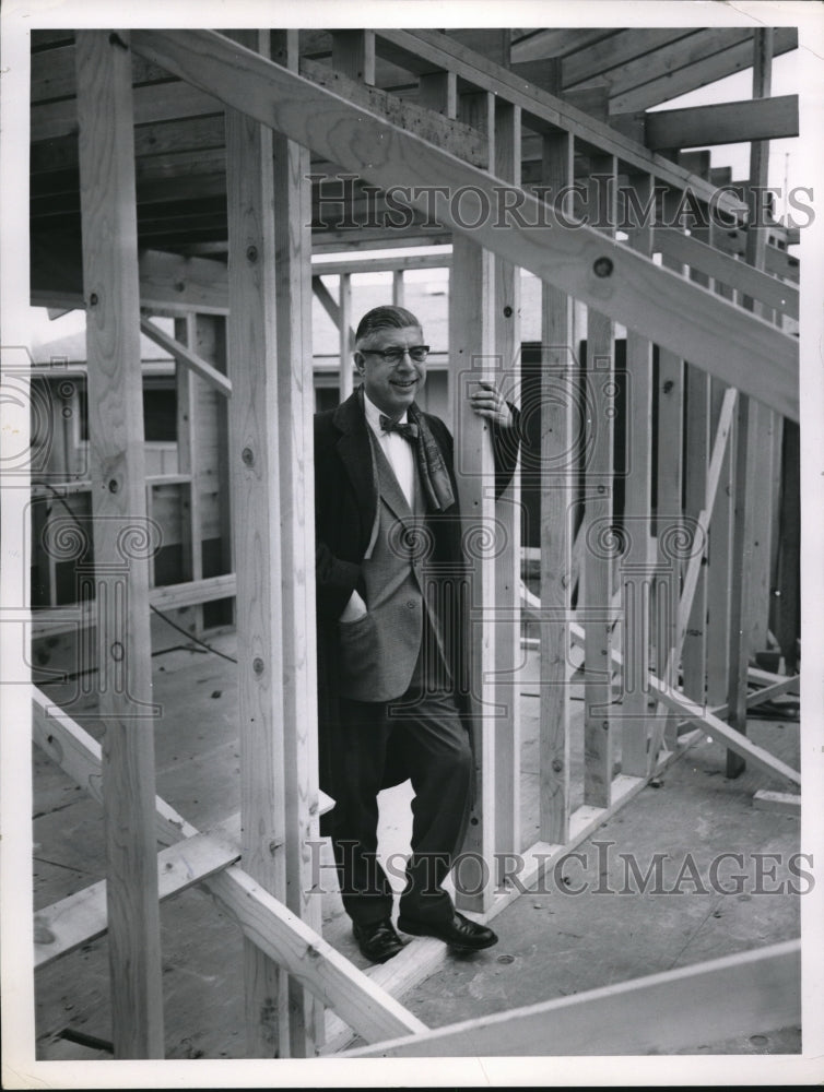 1961 Press Photo James Chandler, Real Estate Editor, Cleveland Press - Historic Images