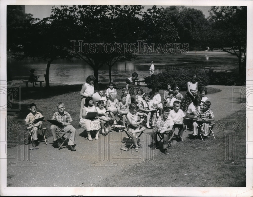 1955 Press Photo Teenage volunteers at the Art Museum - nec85329 - Historic Images