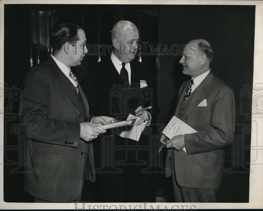 1945 Press Photo Carl Weinman Jos C Hostelles Judge Arthur J Hooper - Historic Images