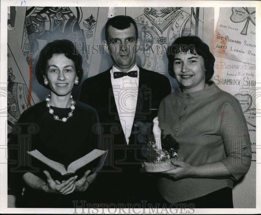 1962 Press Photo Mrs Helen Cuchnam Joe Reznik,Mrs A Grady of Cleveland - Historic Images