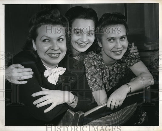 1943 Press Photo Kira Postnova, Lena Kondakova, Vera Frolova from USSR - Historic Images