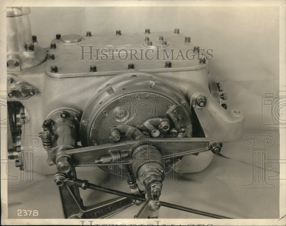 1929 Servo mechanism for an auto transmission - Historic Images