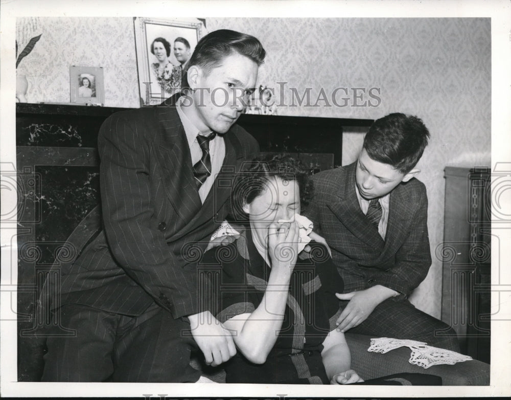 1942 Press Photo DC Mrs Conrad Steele sons Charles &amp; John, husvand was shot - Historic Images