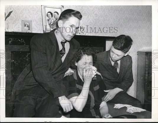1942 Press Photo DC Mrs Conrad Steele sons Charles & John, husvand was shot - Historic Images