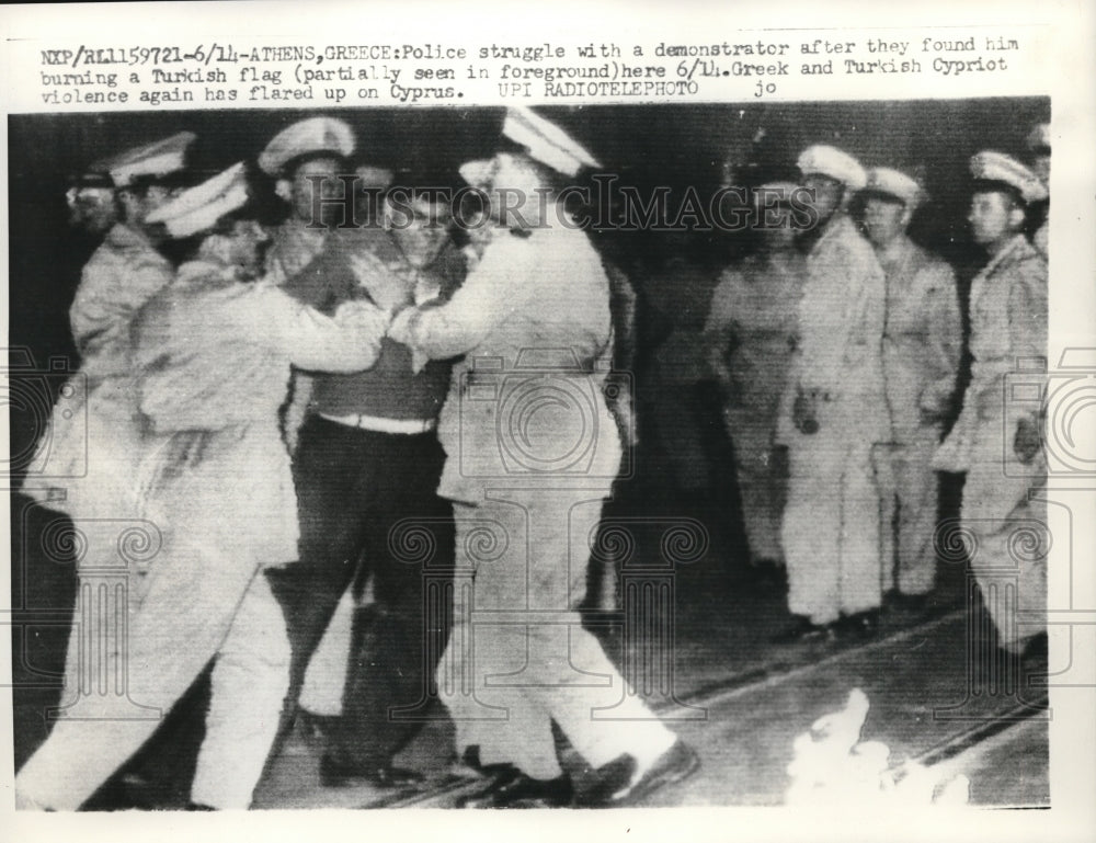 1958 Press Photo Turkish flag on fire while police struggle with a demonstrator - Historic Images