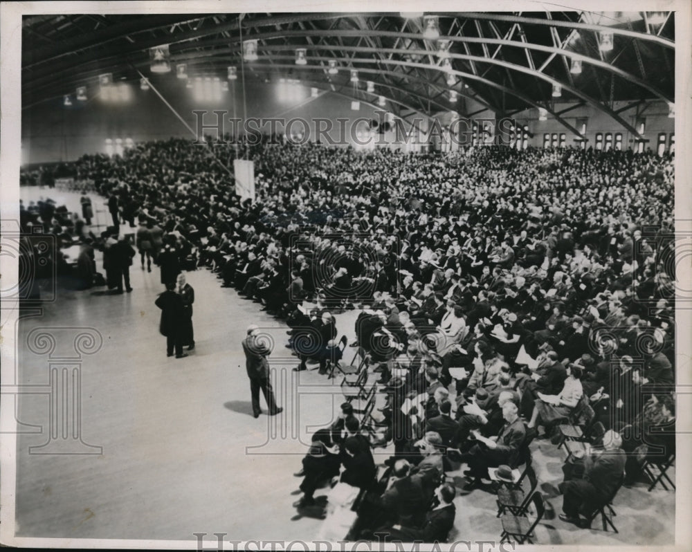 1940 Press Photo Scene in State Armory at Albany for NY state budget hearing - Historic Images