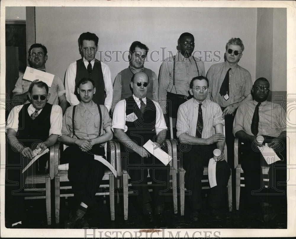 1944 Press Photo Workers From Society for the Blind Donates Blood - Historic Images