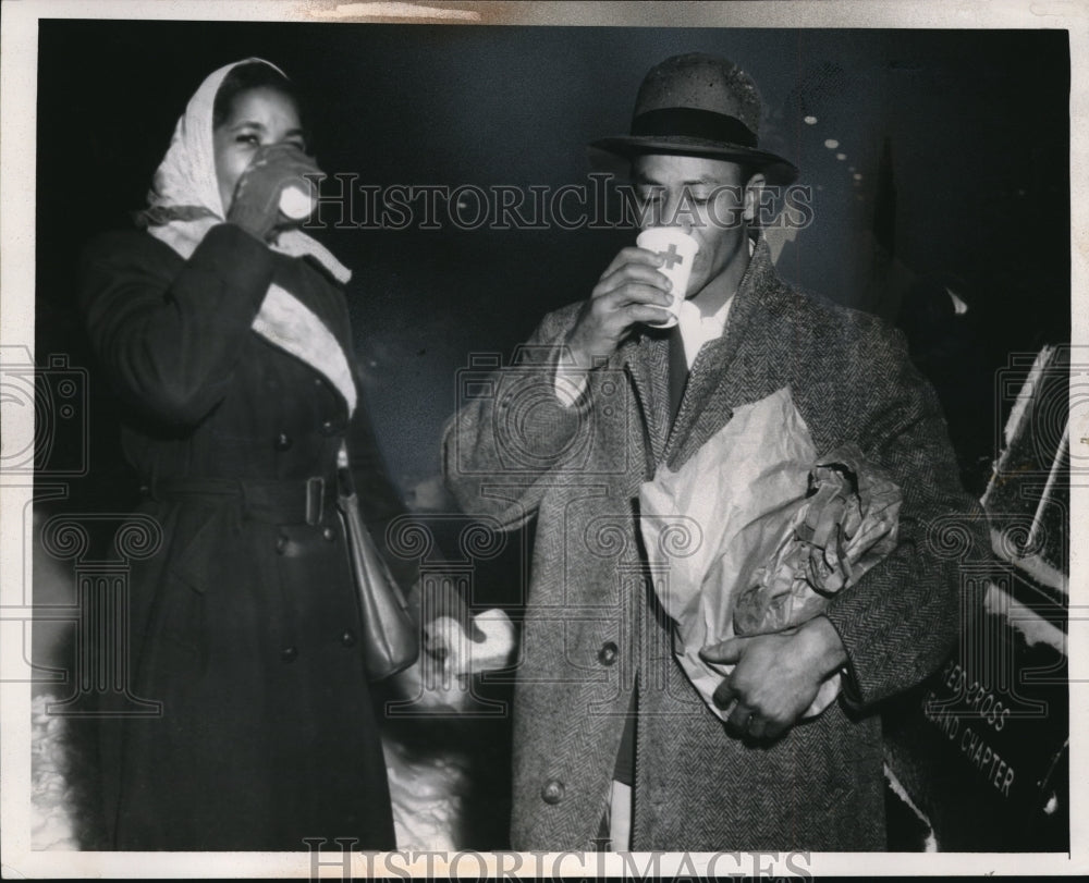 1954 Press Photo Mr &amp; Mrs Joseph Ellis rescued from car in Cleveland snowstorm - Historic Images