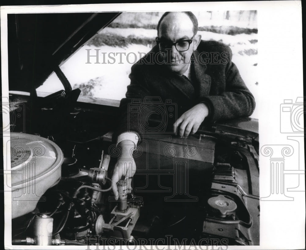 1970 Press Photo Minneapolis Minn Vice President Tom Kelogerson demonstration - Historic Images