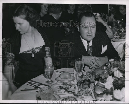 1970 Press Photo Jack Howard & Mrs Robert Beed wife of Director Public Relations - Historic Images