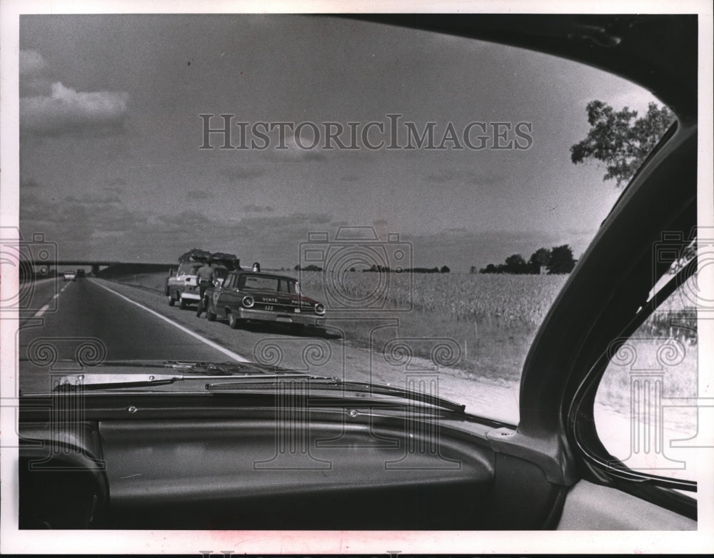 1963 Press Photo Motorist flagged down on Ohio Turnpike - Historic Images