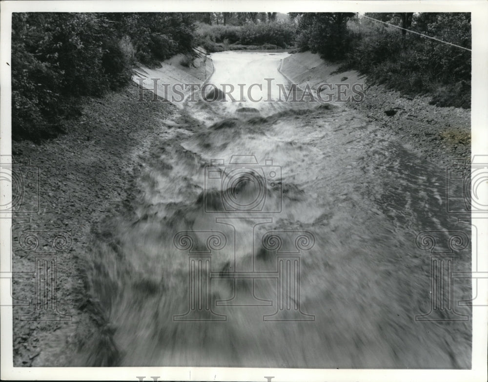 1938 Press Photo St Louis Mo optical illusion of water running uphill - Historic Images