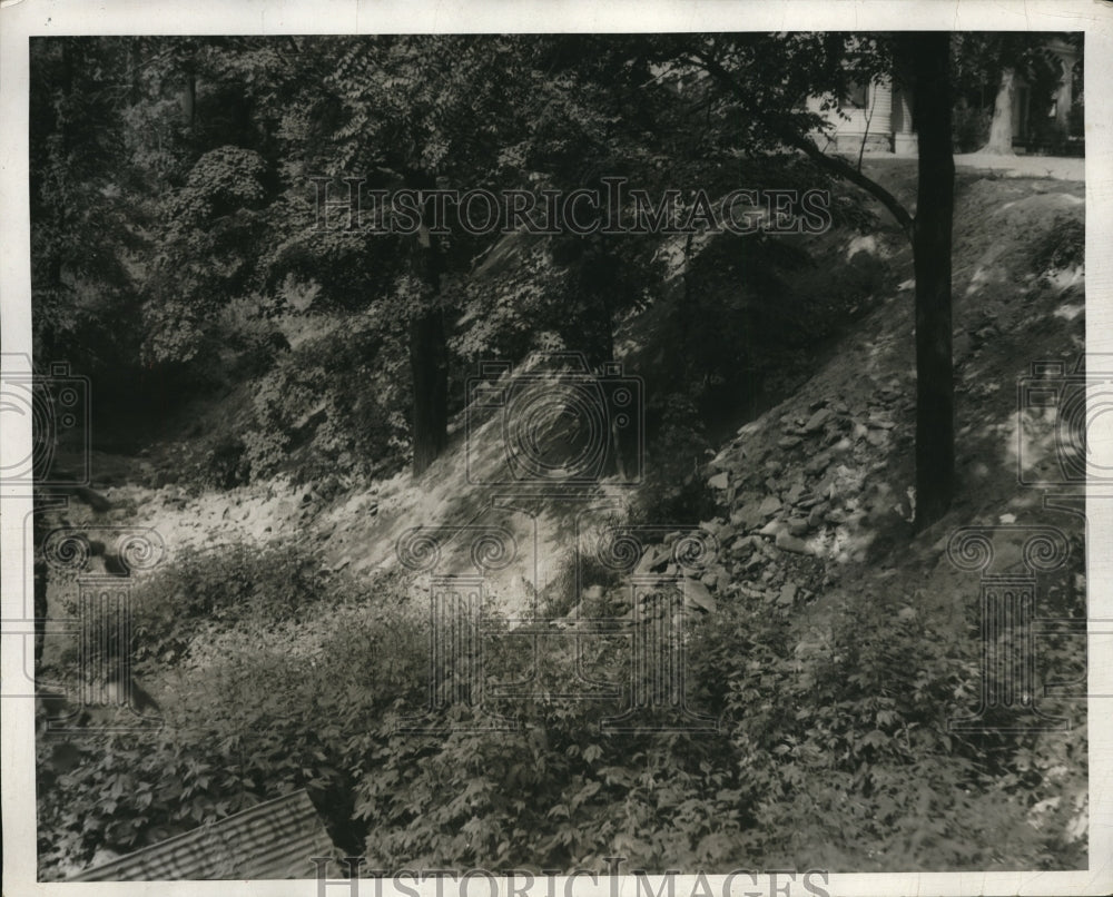 1933 Press Photo Forest Hill Parkway fill dirt on banks of road - Historic Images