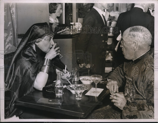 1935 Press Photo Mrs Martin S Watts and Earle Alexander at Beaux arts ball - Historic Images