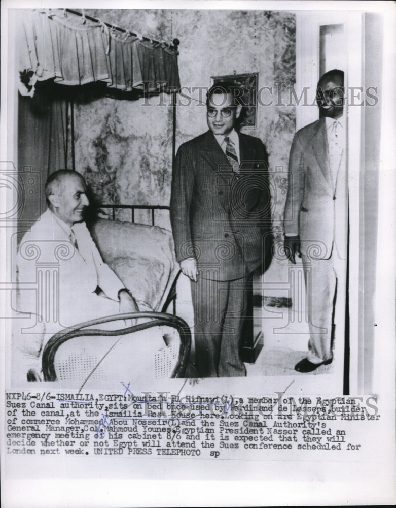 1956 Press Photo Moustafa El Hifnawl sits on bed at Ismailia Rest House - Historic Images