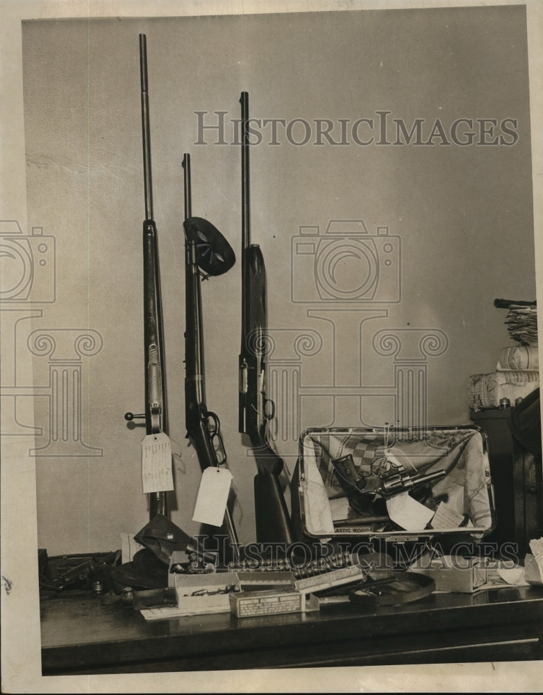 1937 Press Photo A collection of guns & rifles confiscated by police - nec86423 - Historic Images
