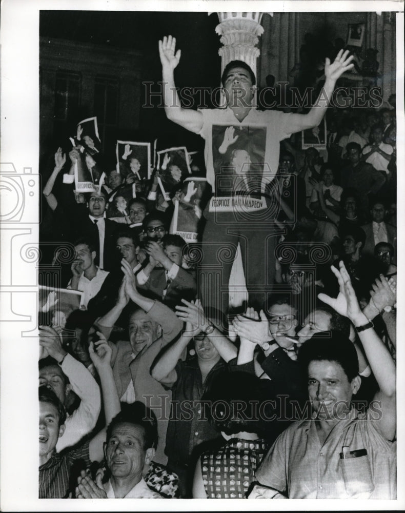 1965 Press Photo Papandreu supporters on rally in Athens during political crisis - Historic Images