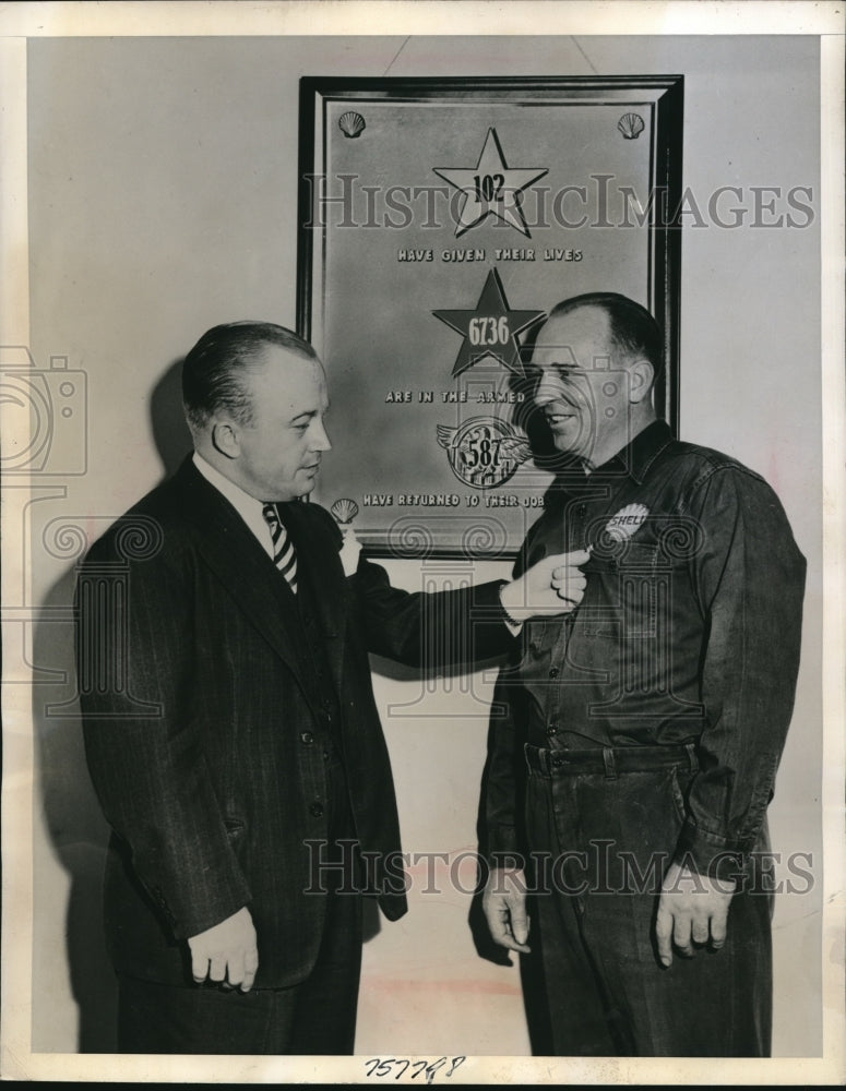 1945 Press Photo 587TH Service Plaque Name added at Shell Oil Company - Historic Images