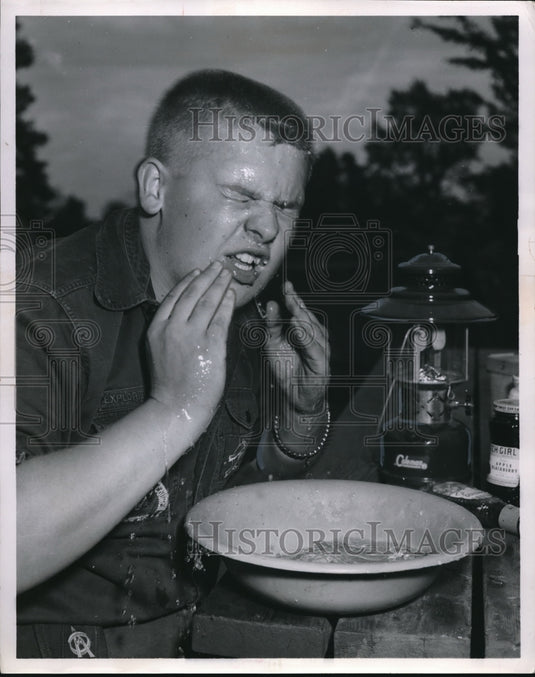 1962 Press Photo In Woodland Post 115, John Gray eagerly washes his face - Historic Images