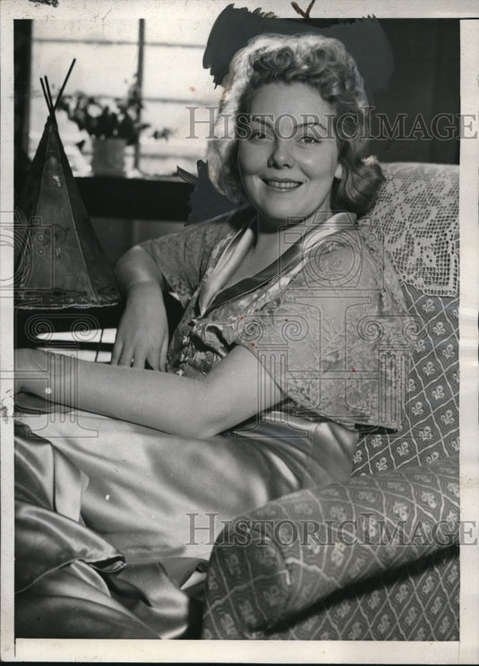 1938 Alice Alexander Frozen Assets, leaving NY - Historic Images
