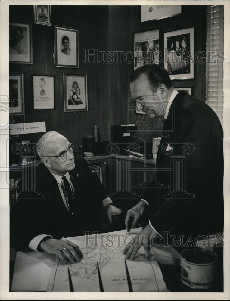 1964 Press Photo Henry A. Barnes Quizzed by Walter Cronkite - Historic Images