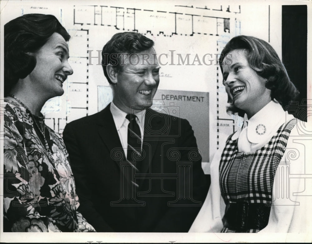 1971 Press Photo William E Harris Past Headmaster - Historic Images