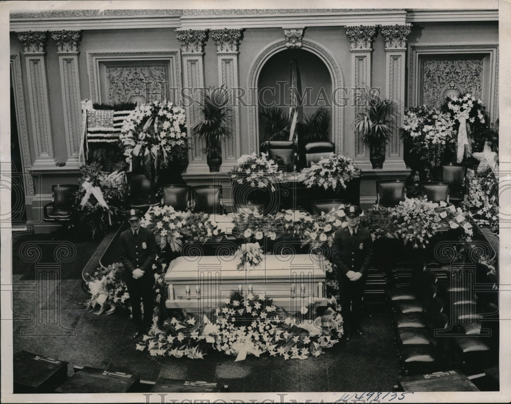 1939 Press Photo DC Sen J H Lewis of Ill. lies in state at Senate Chamber - Historic Images