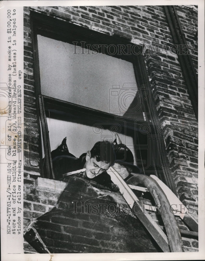 1953 Press Photo Fireman Edward Brabes rescued by fellow fireman in Chicago - Historic Images