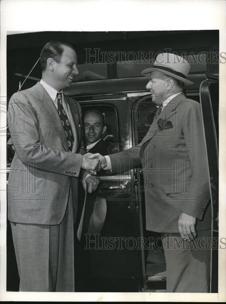 1941 Press Photo Newbold Morris Greets Prime Minister Mitchell Hepburn in NYC - Historic Images