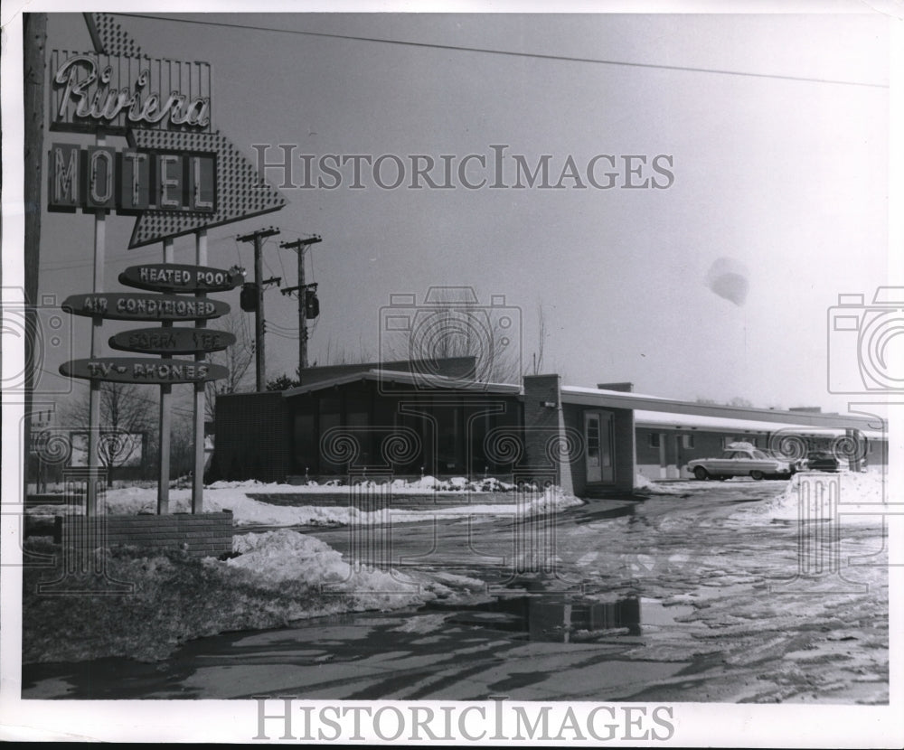 1960 Press Photo Riveria Hotel with snow cover in Cleveland Ohio- Historic Images