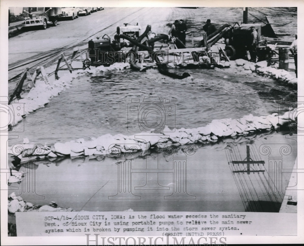 1952 Press Photo Sioux City Iowa flood waters receed from Missouri river - Historic Images