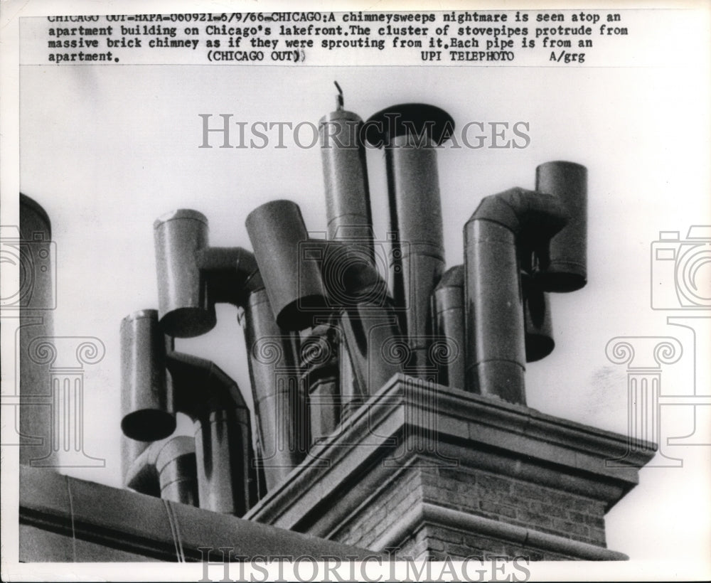 1966 Press Photo Chicago Chimmney stovepipes on top of apartment building - Historic Images