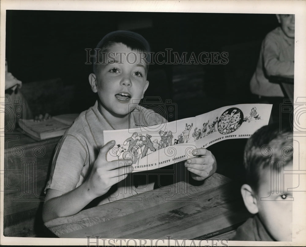 1950 Press Photo Ernest Zupancic at St Philomena school in Cleveland - Historic Images