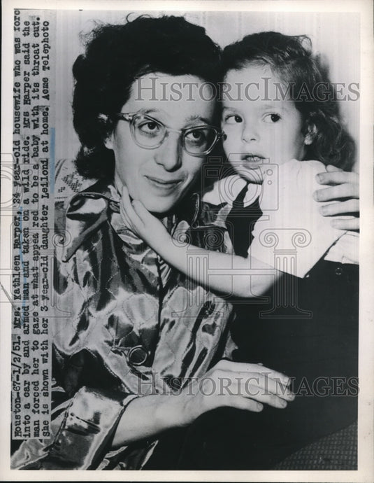 1951 Press Photo Mrs Kathleem Harper & daughter after their kidnapping - Historic Images