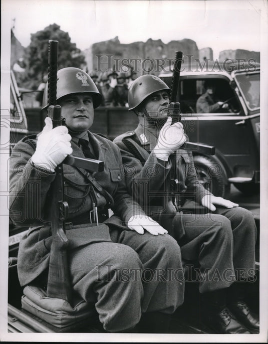 1953 Press Photo Rome's police forces on parade - nec87387 - Historic Images