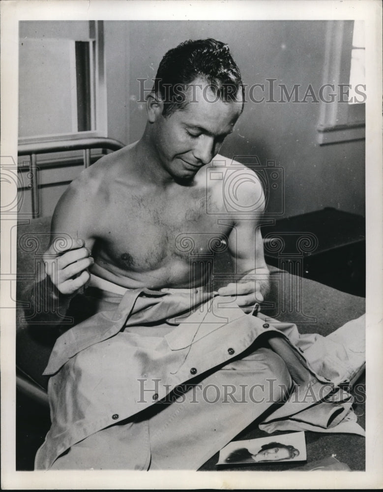 1942 McClellan Field Calif Pvt HH Hester Jr repairs uniform - Historic Images