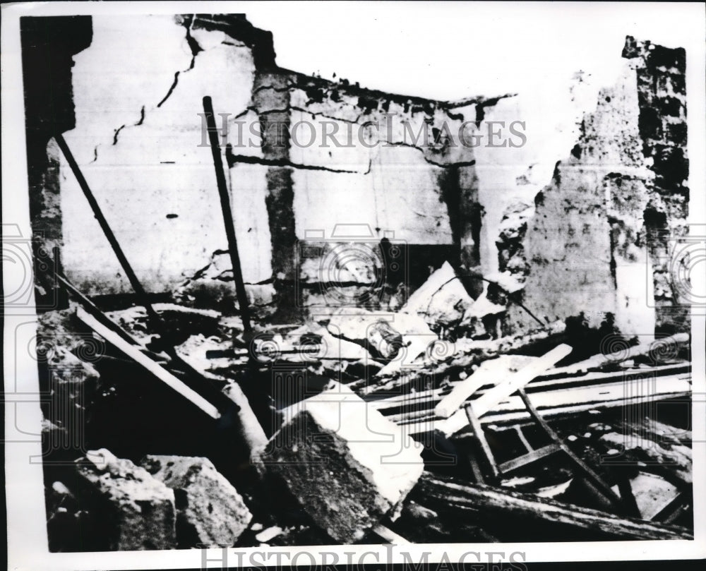 1968 Press Photo Crumbled Walls From Earthquake in Gibellina, Sicily - Historic Images