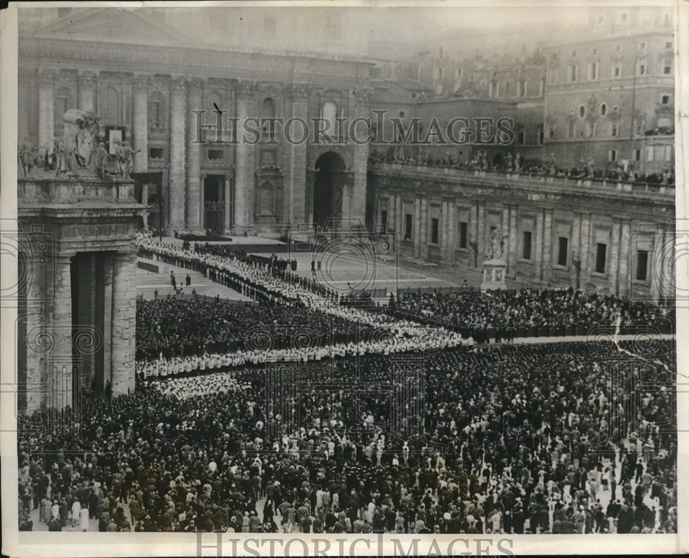 1928 Press Photo Pope leaves Vatican 1st time in 59 years-St Peters Square - Historic Images
