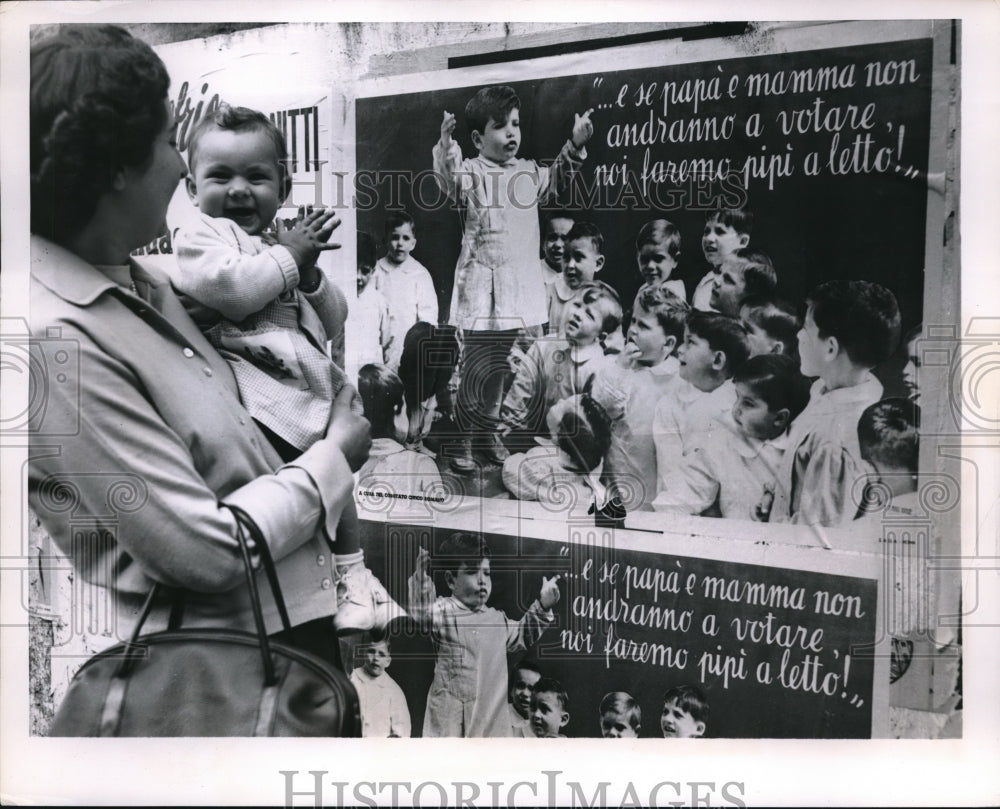 1952 Press Photo Rome Italy Baby &amp; mom look at election posters-Historic Images