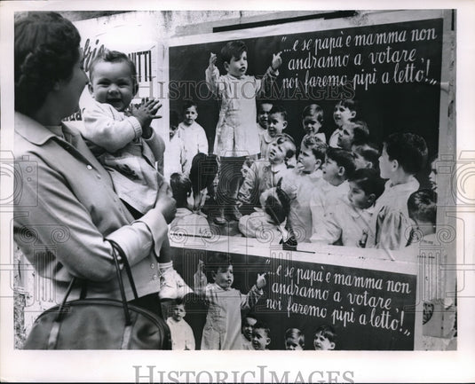 1952 Press Photo Rome Italy Baby & mom look at election posters-Historic Images