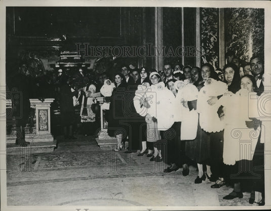 1933 Press Photo Mass christening at a church in Rome Italy - Historic Images