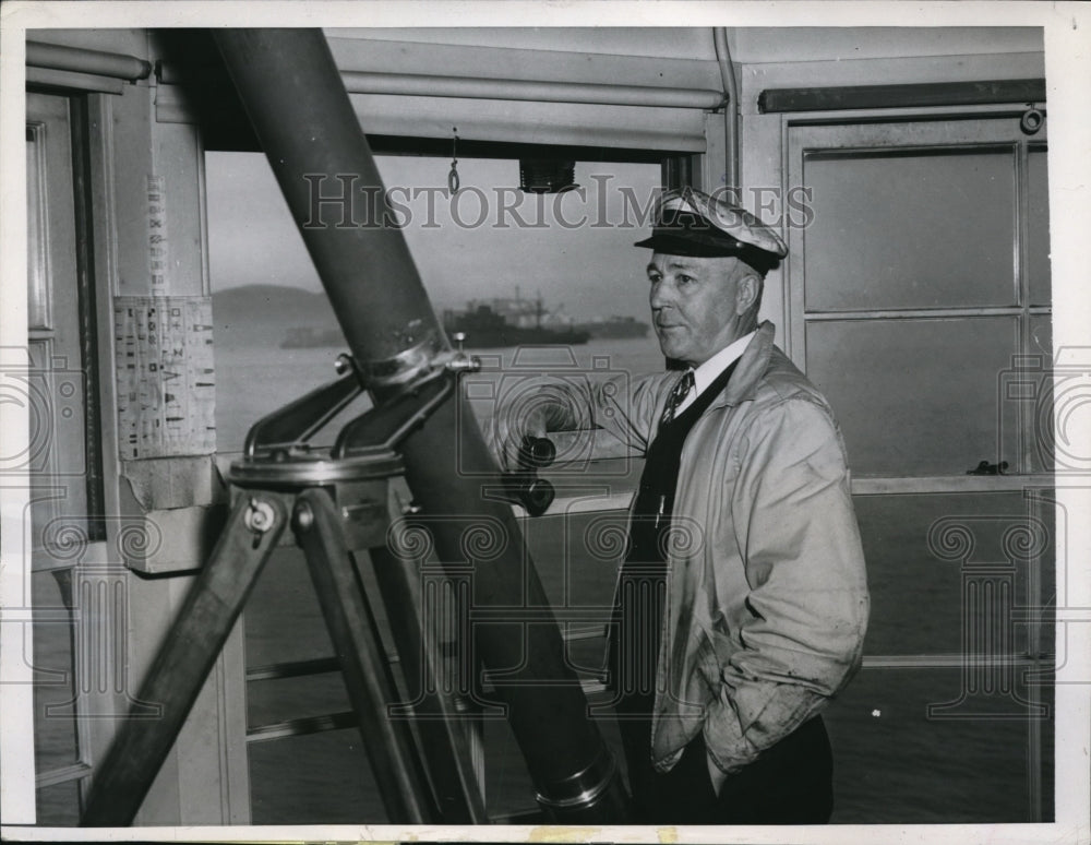 1943 Press Photo San Francisco Edward McCarthy Marine Exchange crew station - Historic Images