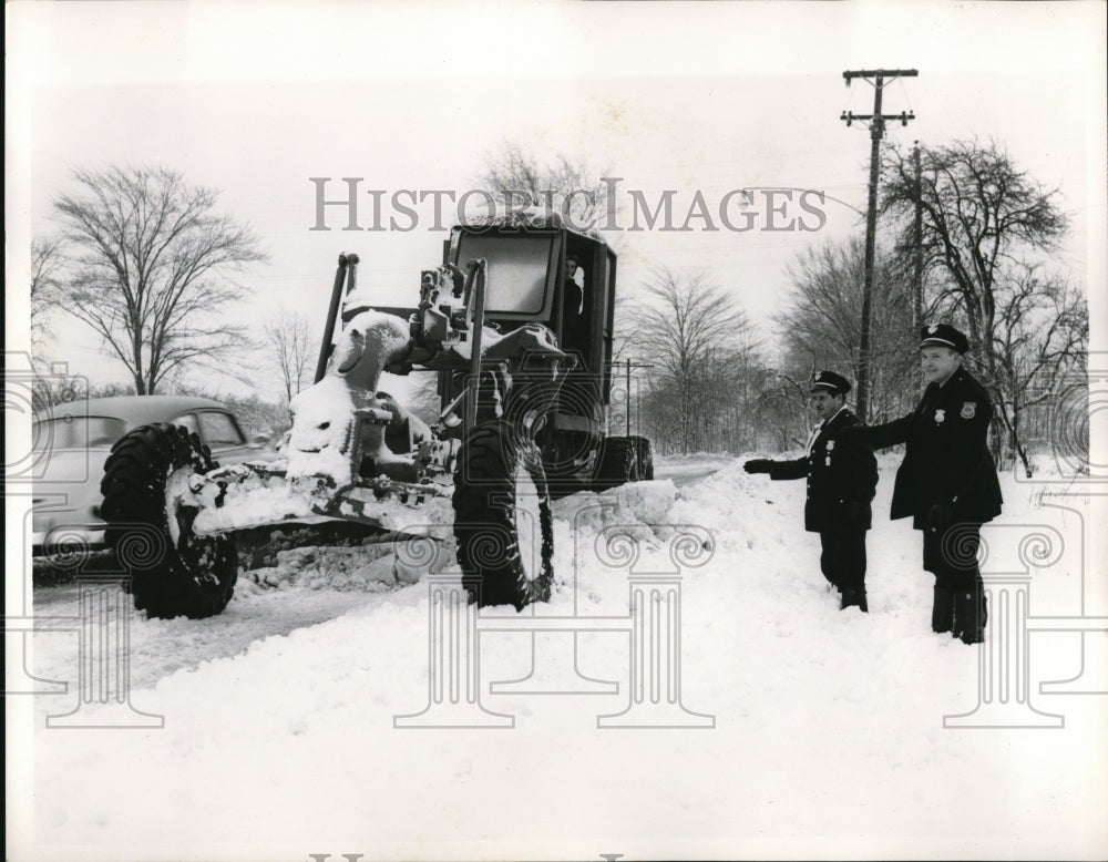 1954 Press Photo Brookpark Village Patrolmen John Sekerak and Norman Hottois - Historic Images